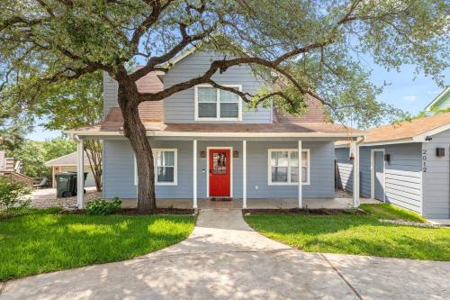 Apache Shores Casa | Zen Austin Home with a Cozy Tree House