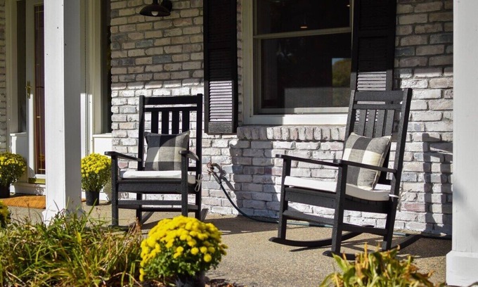 Minnetonka Casa | "Zen Den" on the Water by Downtown Wayzata by Roxy Rentals