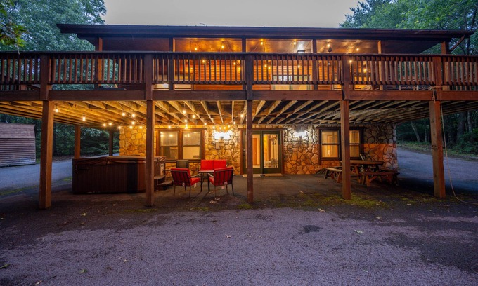 McHenry Casa | Zen Den | Serene Views, Outdoor Living, Hot Tub + Pool Table!