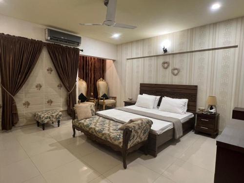 D.H.A. Apartamento | Zen Luxury Stay - 3BR Family Apartment DHA Phase 6 Nishat Commercial