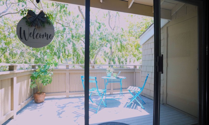 Edenvale Condominio | Zen Minimalist 2BR Condo: Prime Location + AC