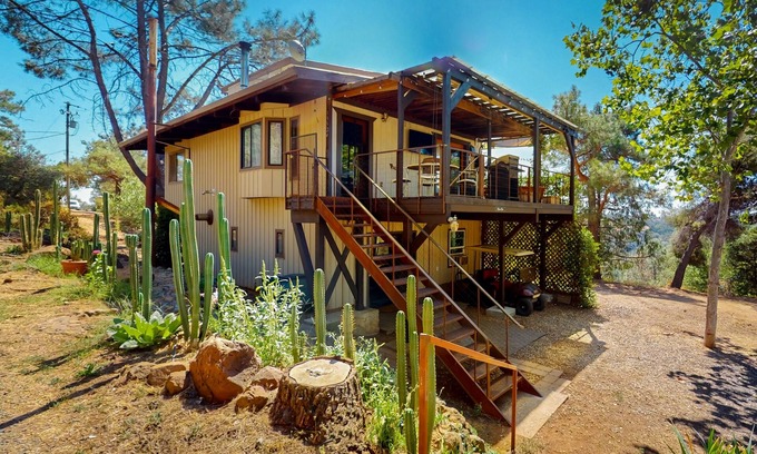 Chico Casa | Zen Mountain Retreat hideaway with sweeping views, outdoor space, & W/D