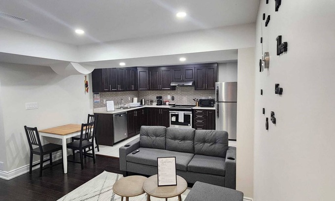 Brampton Apartamento | Zen Nest - Cozy, conveniently located, and just minutes to the airport!