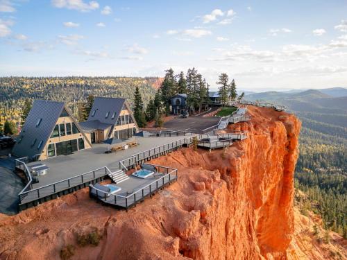 Duck Creek Village Casa | Zen Nest Eagle & Falcon Cabins