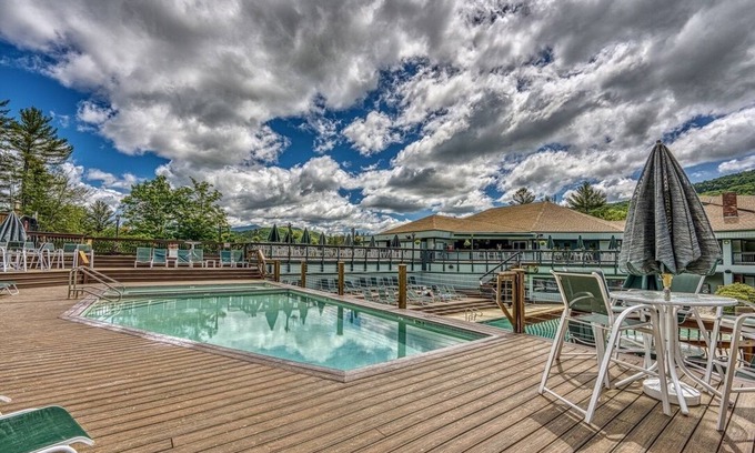 Campton Cabina | Zen Oasis - Cozy Private place in White Mountains w/Projector, Pool, Hot tub