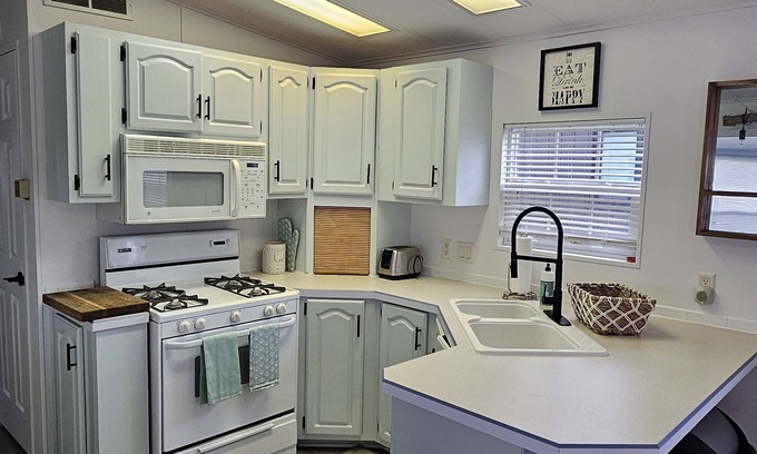 Sherkston Cabaña | Zen paradise in Sherkston Shores!