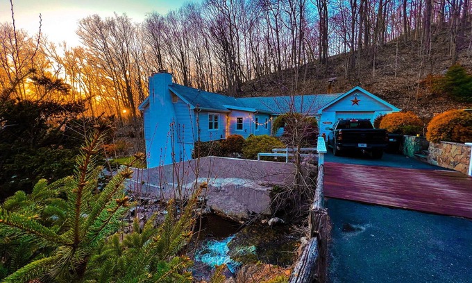 Hardyston Township Casa | Zen Retreat* EV Charger*Active Creek! 3B/1.5Bth