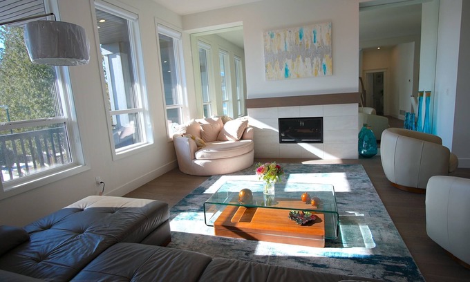 Burke Mountain Casa | Zen Retreat in the Hills | Nature & City Escape + City Access, 🔌 EV-Friendly
