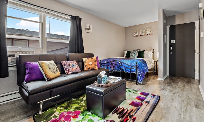 Aurora Apartamento | Zen themed/FREE WIFI & Parking/Aurora/Near Downtown