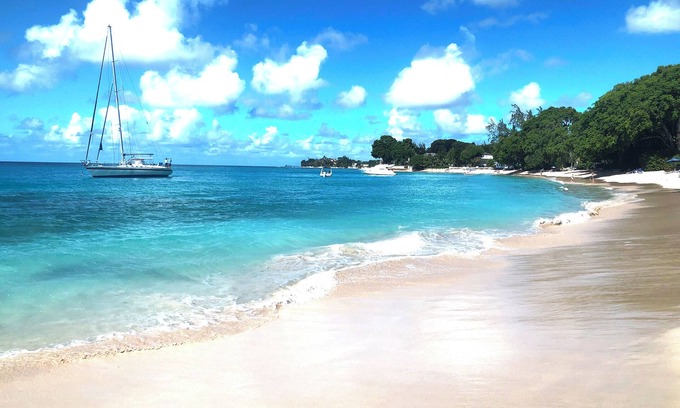Gibbes Casa | ZenBreak KingsGate #4 is a 2 bedroom luxury holiday townhouse 3 minutes away from Gibbs Beach
