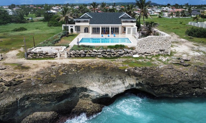 Long Bay Villa | Villa ZenBreak con niebla oceánica