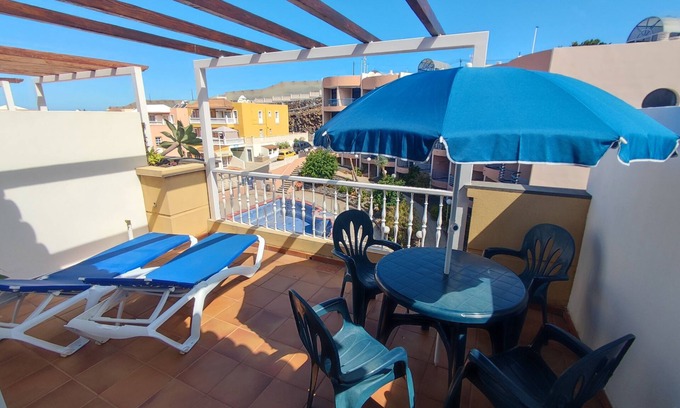 Puerto Naos Apartamento | Apartamento en la costa, con buen clima y terraza, buenas vistas a la montaña.