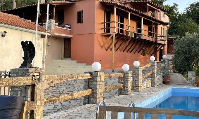 Andritsaina Villa | Casa de campo con piscina privada y vistas