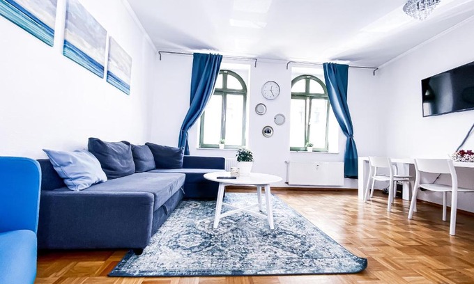 Zentrum-West Apartamento | Zentraler Altbau am Clara-Zetkin-Park, RB-Arena um die Ecke, Netflix inklusive