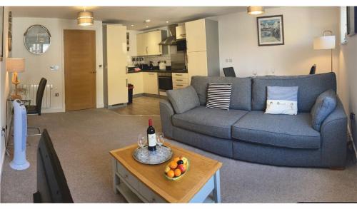 Fowey Apartamento | Zephyr - Bright Modern Apartment for Two