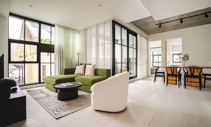 Collingwood Condominio | Zephyr Condo Oasis with Heated Pool-Gym-Office