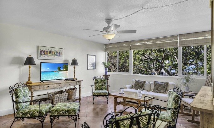Islamorada Casa | Zesty Lower Matecumbe Condo with Private Beach & Dockage
