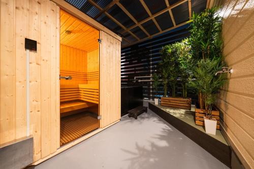 Minato Villa | 真 Private accommodation with sauna, close to USJ and Expo Park, free parking, 4 bedrooms, 8 beds, 2 bathrooms