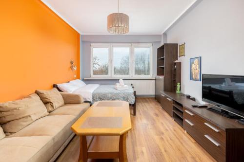 Nowa Huta Apartamento | Zielona Nowa Huta Apartment by BookingHost