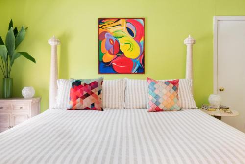Barton Hills Casa | Zilker Museum Home w King Bed, Patio Grill- Extended Stays Welcome