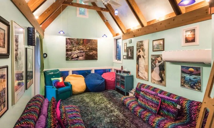 Barton Heights Casa | Zilker Park Peaceful Haven-Fun, Funky, and Colorful---Keeping Austin Weird