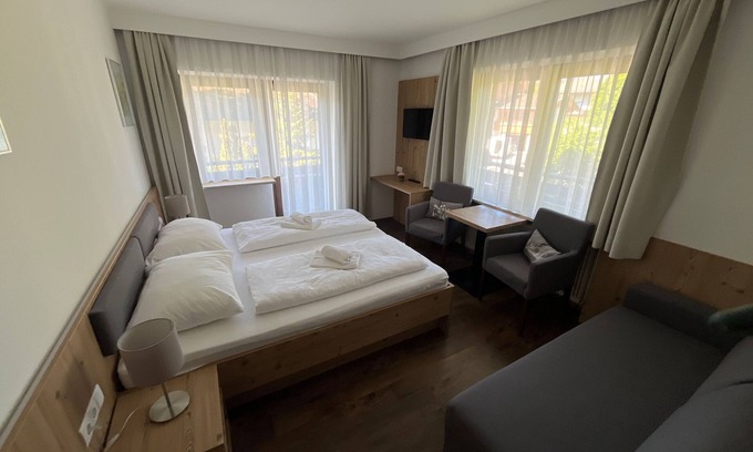 Obsteig Cama Y Desayuno | Zimmer 05 / 3bett mit Balkon - Pension Alpina