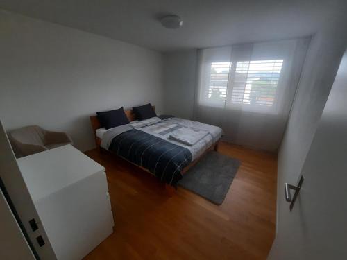 Goldingen Apartamento | Zimmer 1, Ferienwohnung Haus der Begegnung