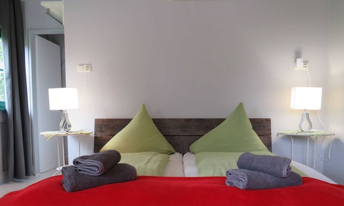Dessau-Rosslau Apartamento | Zimmer 6, Gästepavillion - Landhaus Dessau