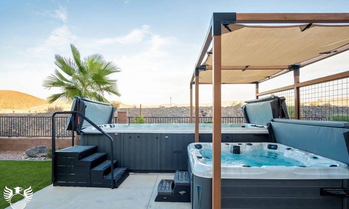Hurricane Casa | Zion Park Views-Backyard Heated Swim Spa+Hot Tub + Putting Green - Near Zion