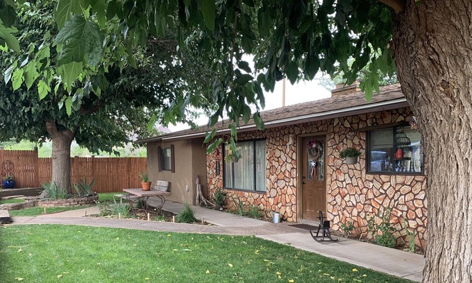 Colorado City Cama Y Desayuno | Zion's Backyard B&B