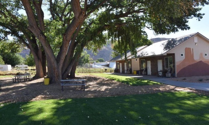La Verkin Cabina | Zion's Camp and Cottages