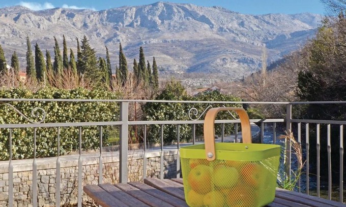Split Casa | Zrnovnica Holiday Home