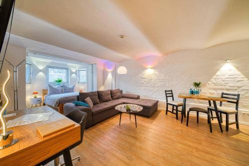 Ostorf Apartamento | Zuarin Gewölbekeller - direkt am Schlossgarten von Schwerin - Parkplatz auf Anfrage - Aufladestation für Elektro-Autos vorhanden