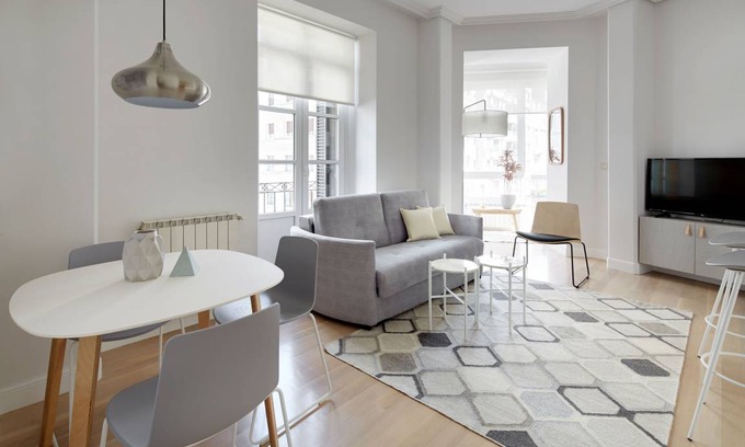 San Sebastian Centro Apartamento | Zubieta Suite by FeelFree Rentals