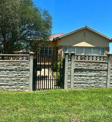 Ladysmith Casa | Zuke Guest House