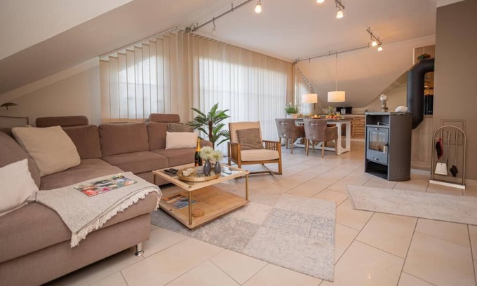 Zingst Apartamento | Zum Kranich, exclusive 4-star-plus vacation apartment with fireplace for 4 people in Zingst