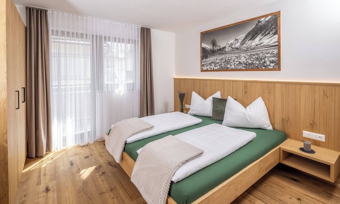 Lutago Apartamento | 'Zum Sonnentor - Apartamento Larix' con vistas a la montaña, balcón y Wi-Fi