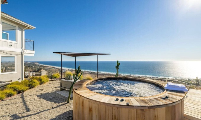 Western Malibu Casa | Zuma Beach View Estate with Cedar Soaking Tub