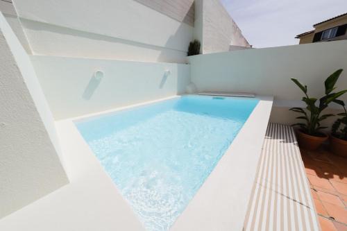 Parede Casa | Zus House Stylish Pool Stay Near Lisbon & Beach