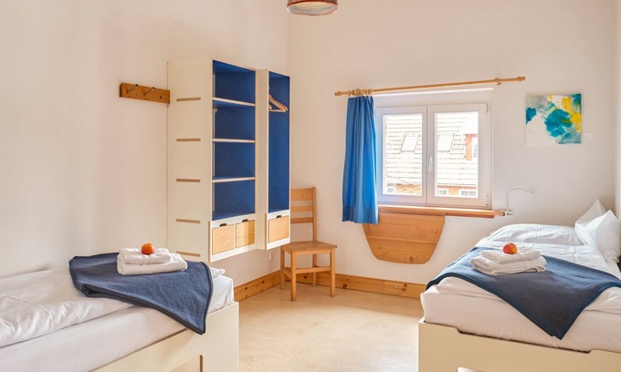 Schwerin Apartamento | Zweibettzimmer 1 - Blau - Urlaub auf dem Biohof