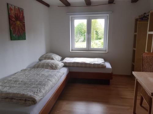 Much Apartamento | Zweibettzimmer mit Bad auf Pferdehof in Much