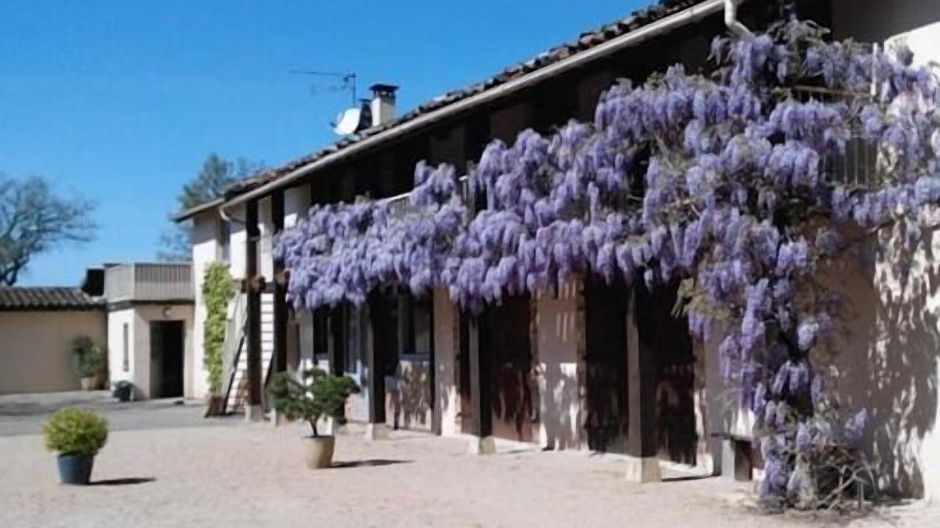 foto de Exterior en Saint-Jean-de-Thurigneux