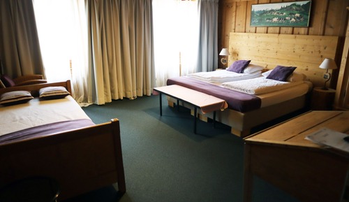 Habitación superior con 1 cama doble o 2 individuales
