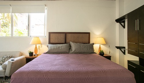 Loft D: one bedroom king size bed