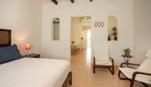 Loft B: 1 bedroom king size bed