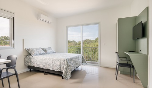 Habitación básica con 2 camas individuales