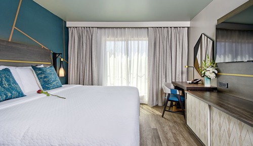 Suite superior, 1 cama de matrimonio grande, balcón, vistas parciales al mar