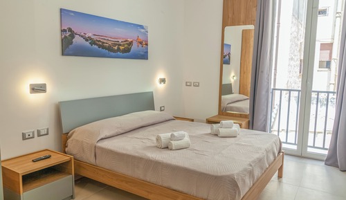 Habitación cuádruple básica, 1 cama doble con sofá cama