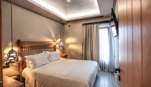Suite Premium, 1 cama de matrimonio grande con sofá cama, bañera de hidromasaje, vistas a la montaña