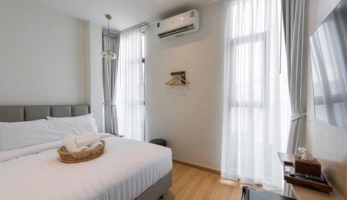 Deluxe Corner room